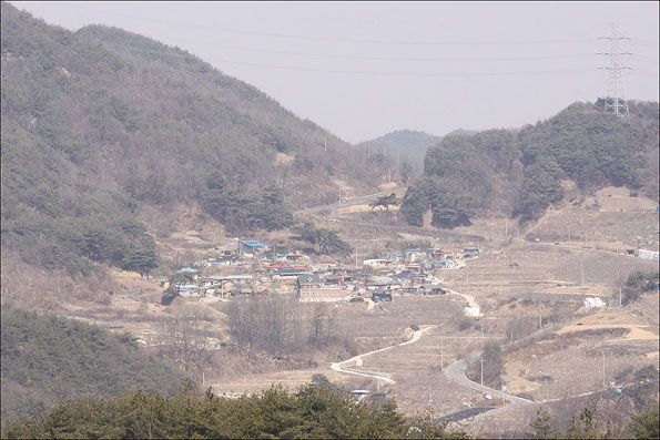 ▲안동시 북후면 신전리. 학가산을 사이에 두고 예천군 보문면 산성리와 함께 전쟁의 아픔을 겪은 안동의 대표적인 마을이다.