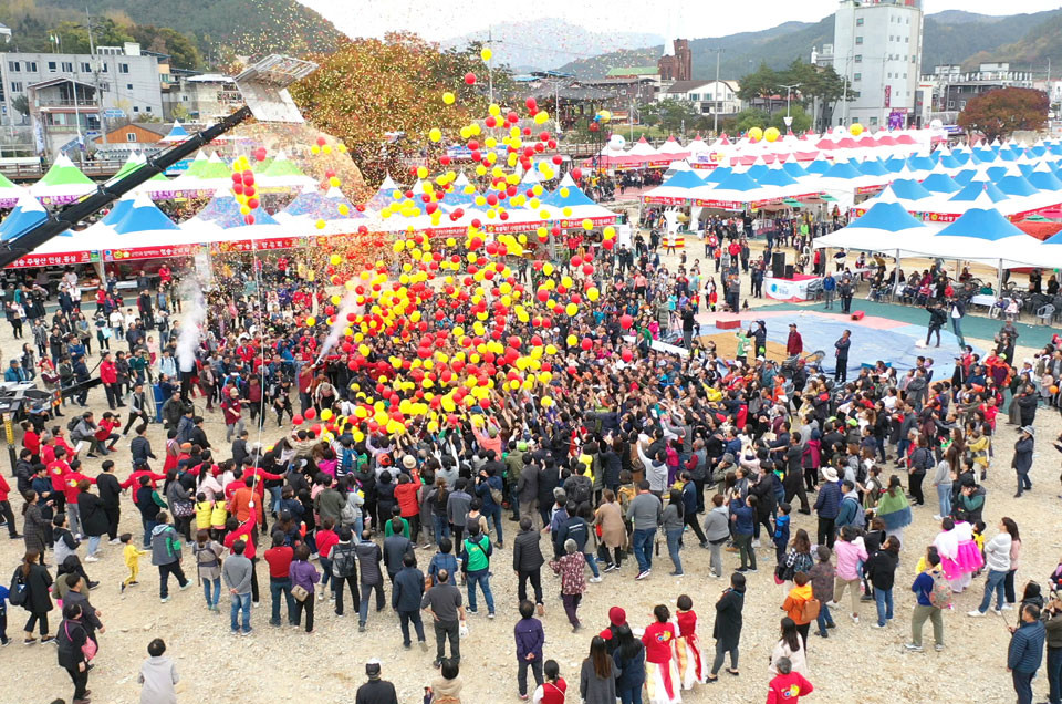 ▲지난해 축제 행사 '황금사과를 찾아라'. (사진 청송군 제공)2020.08.26