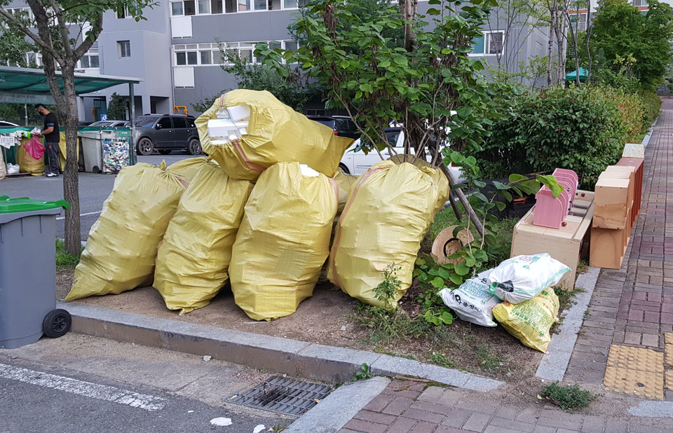 ▲지난 4년 간 환경미화원 임금을 정상적으로 지급하지 않고 약11억 원을 적게 지급한 안동의 생활폐기물처리업체 두 곳에 과징금 1천여만 원만 부과됐다.