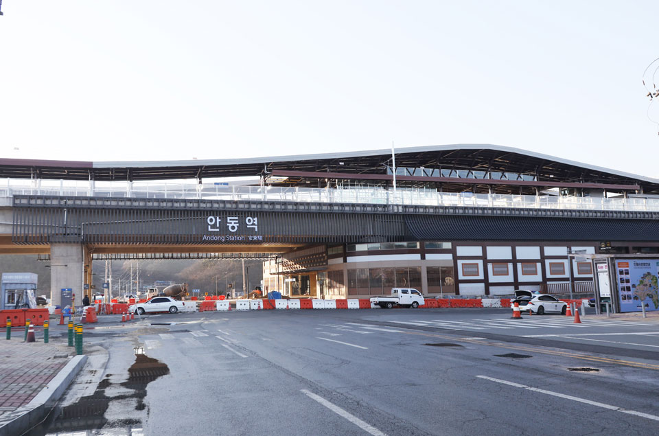 ▲안동시 송현동의 안동역 신역사 전경.