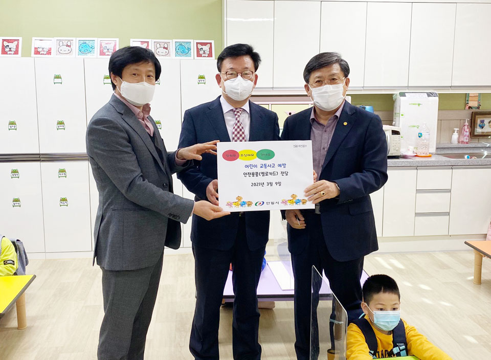▲(좌에서)권용대 안동시 안전재난과장, 김동욱 안동교육지원청교육장, 이예걸 영가초등학교장