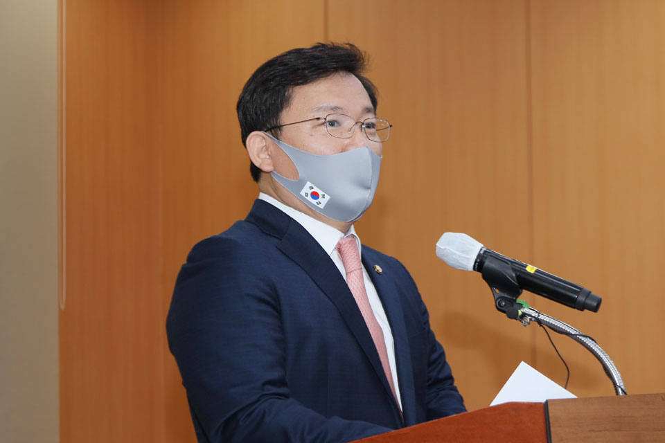 ▲국민의 힘 김형동 국회의원이 11일 오전 11시 안동시청 대회의실에서 대구·경북 행정통합 추진과 관련해 반대 입장을 밝혔다.