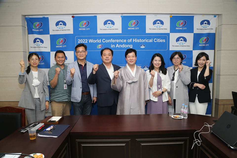 ▲안동시가 지난 16일 온라인 영상회의로 열린 세계역사도시연맹 이사회에서 오는 2022년 세계 66개국 121개 역사도시가 참가해 열리는 제18회 세계역사도시회의(The 18th World Conference of Historical Cities)를 유치했다.(사진 안동시청 제공)