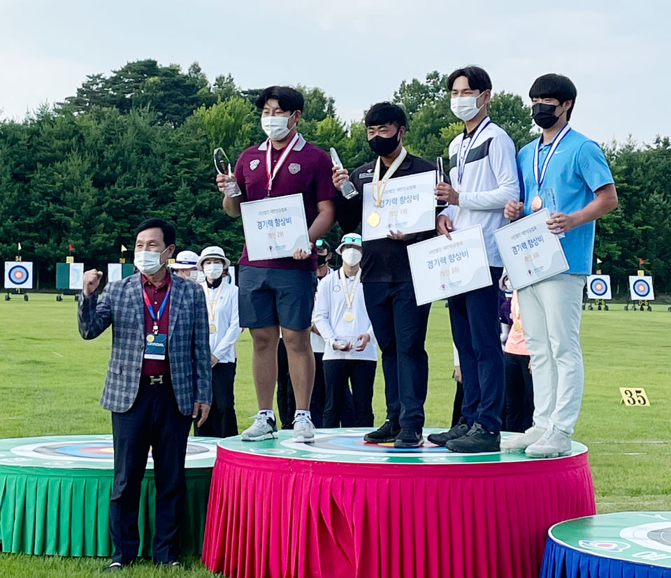 ▲지난 21일 예천진호국제양궁장에서 열린 전국양궁대회에서 안동대학교가 메달 6개를 획득하며 양궁 명문입을 입증했다.