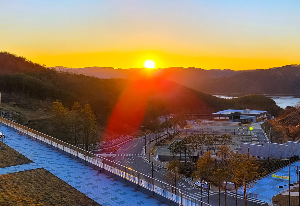 ▲ 3대문화권 사업장 안동국제컨벤션센터 옥상에서 본 해맞이.(사진 안동시청 제공.2021.12.15)