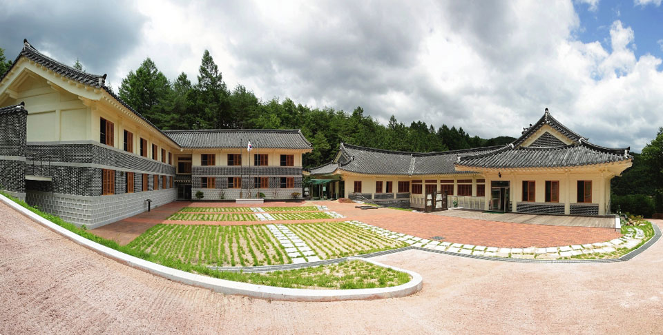 ▲ 안동 도산서원선비문화수련원 전경.(사진 도산서원선비문화수련원 제공)