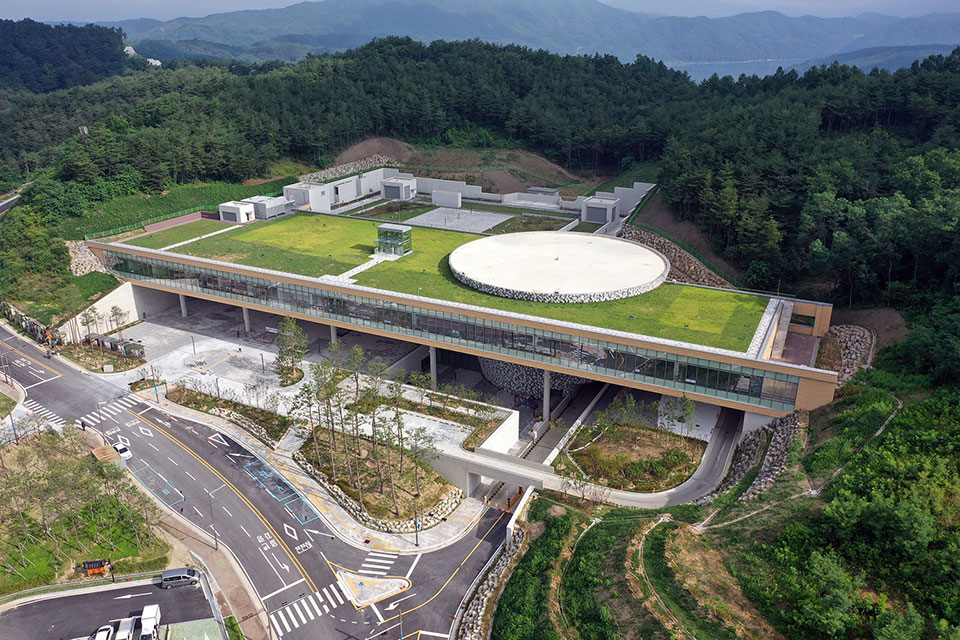 ▲안동시 도산면 동부리 3대문화권 사업지역에 마련된 안동국제컨벤션센터에서 국제대회인 '2022년 제16회 안동 국제교육도시연합 세계총회'와 '2022년 제18회 세계역사도시회의'가 개최될 예정이다.(사진 안동시청 제공)