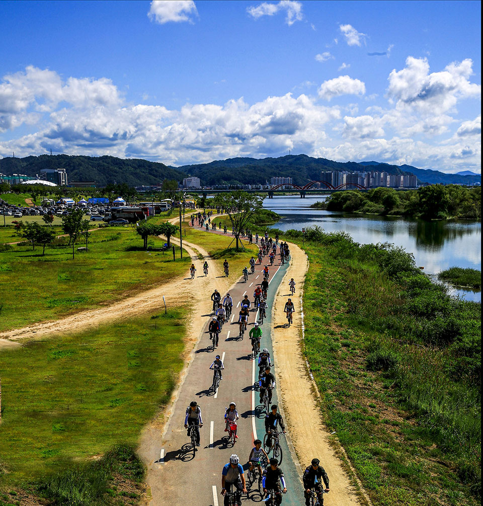 ▲안동시내 낙동강변 구간 자전거 도로.