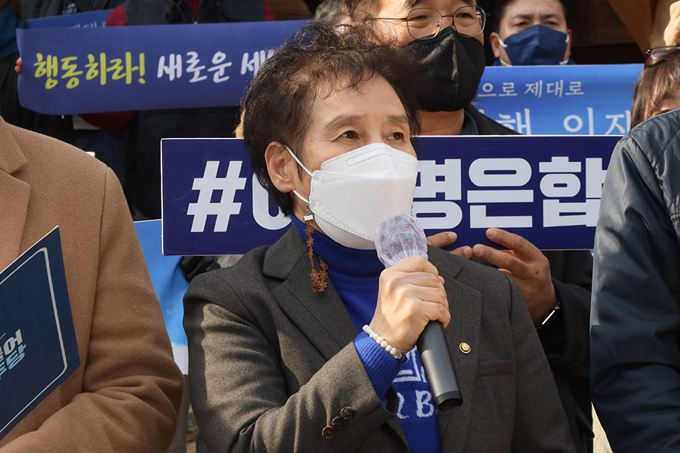 여성대표로 참석한 정숙경 씨는 "여성이 행복하고 양성이 평등한 대한민국이 어떻게 가능할지 이재명 후보는 잘 인식하고 있는 것 같다."고 말했다.(사진 권기상 기자)