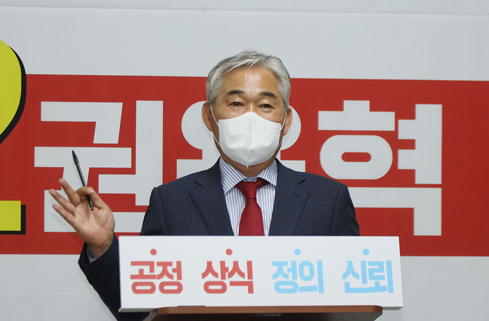▲국민의힘 권용혁 예비후보가 기자회견을 열고 오는 6.1지방선거에서 안동시장 출마를 선언했다.(사진 권기상 기자)2022.03.24