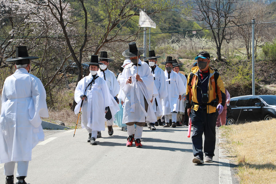 ▲퇴계선생 귀향길 재현행사가 지난 4일부터 17일까지 14일간의 여정을 마쳤다. (사진 안동시청 제공)