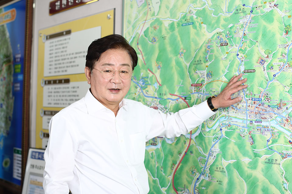 ▲ 12년 간 안동시정을 이끌어 온 권영세 시장의 대장정이 이달 마무리된다.(사진 안동시청 제공.2022.06.08)