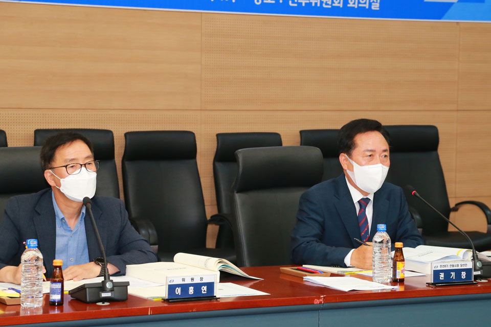 ▲권기창 안동시장직 인수위원회는 이달 14일부터 17일까지 안동시로부터 현안과 주요 업무 보고를 받는다.(사진 안동시장직 인수위 제공. 2022.06.14)