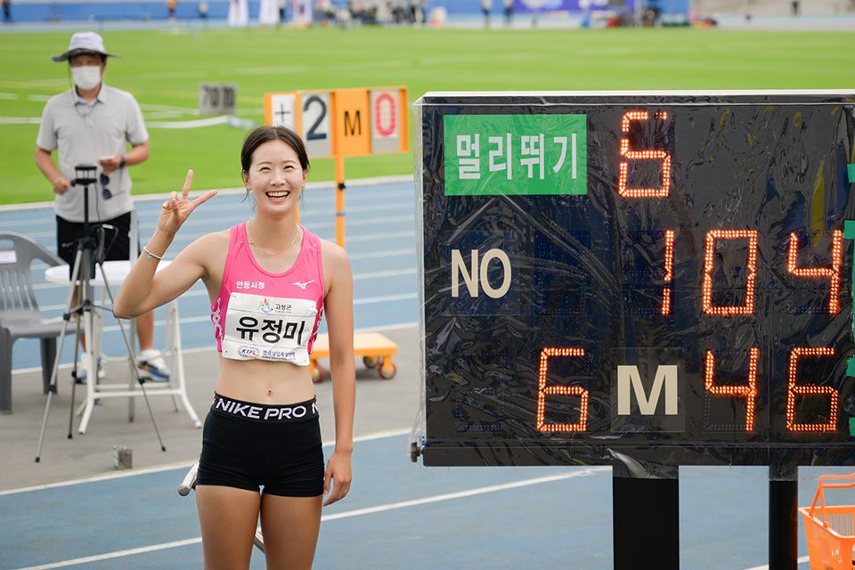 ▲ 3관왕의 영예를 안은 유정미 선수.(사진 안동시청 제공. 2022.07.12)