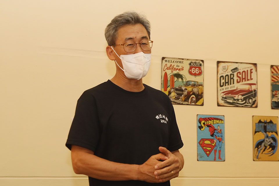 ▲ 교학사 손진걸 대표가 백년가게 연혁과 소감을 밝혔다.(사진 권기상 기자. 2022.08.09)