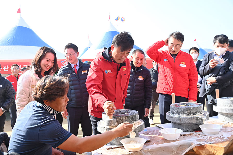 ▲제16회 청송사과축제가 9일 개막했다.(사진 청송군청 제공.2022.11.09)