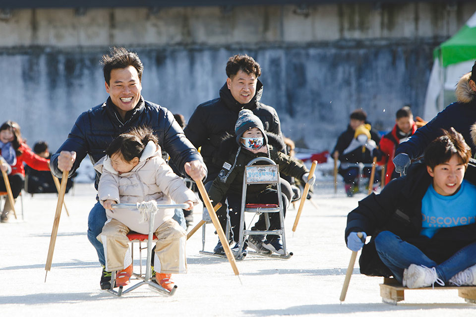 ▲안동 암산얼음축제 썰매타기.(사진 안동시청 제공.2023.01.04)