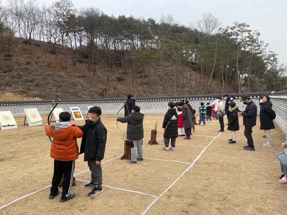 ▲설 연휴기간 한국문화테마파크에서 '산성마을의 설날' 특별 이벤트가 펼쳐졌다.(사진 안동시청 제공.2023.01.25)