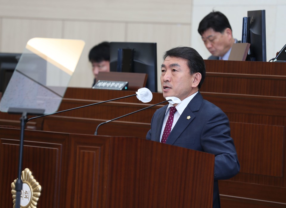 ▲안동시의회 김호석 의원이 생태계 파괴 주범인 가시박의 퇴치를 강조하고 나섰다.(사진 안동시의회 제공.2023.02.23)