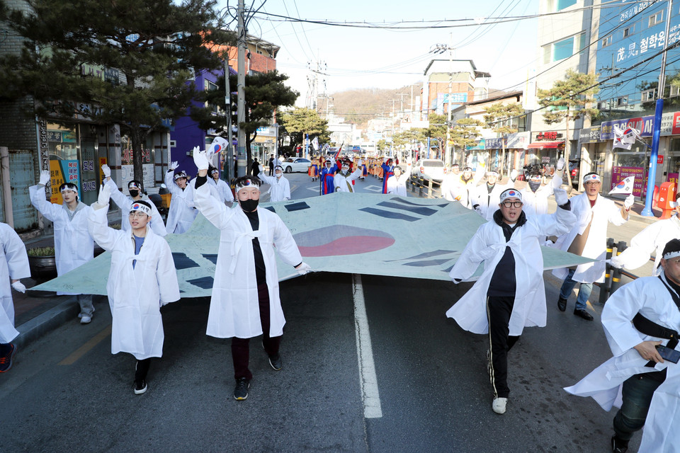 ▲지난 28일 안동시내에서는 104년 전 3.1만세 운동의 함성이 재현됐다.(사진 안동시청 제공)