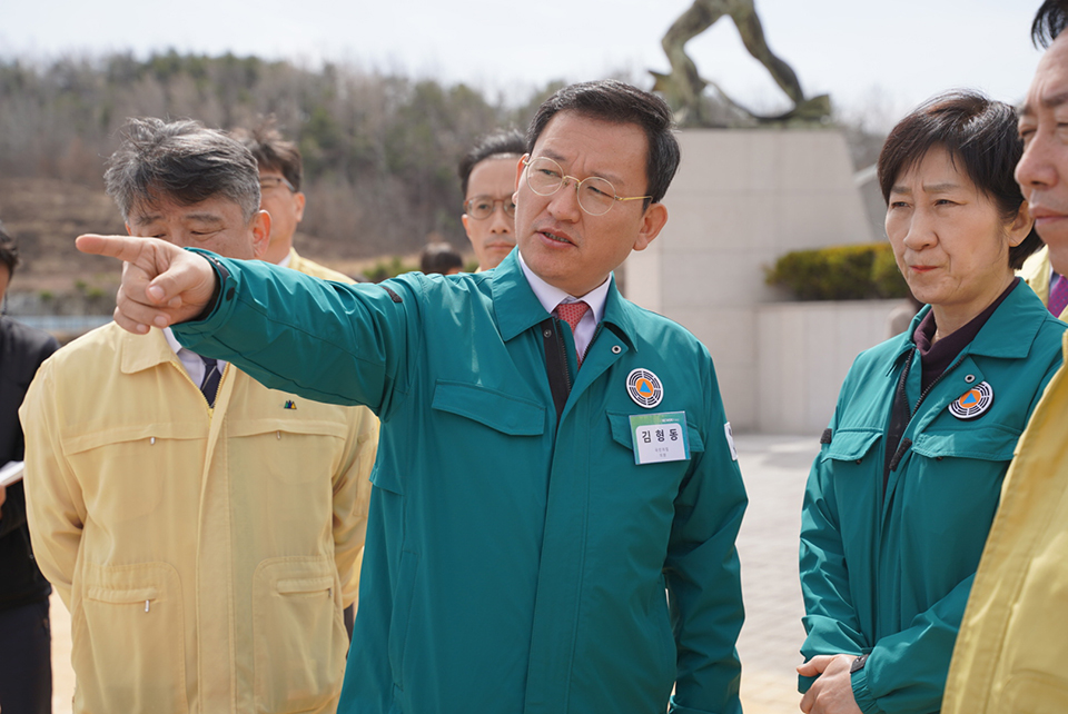 ▲한화진 환경부 장관이 안동댐을 방문했을 때 김형동 의원이 지역 현안 해결을 주문하기도 했다.(사진 김형동 의원실 제공)