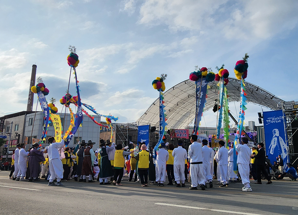 ▲차전장군 노국공주 축제가 열리는 구 안동역 모디684 앞 행사 장면.(사진 권기상 기자)