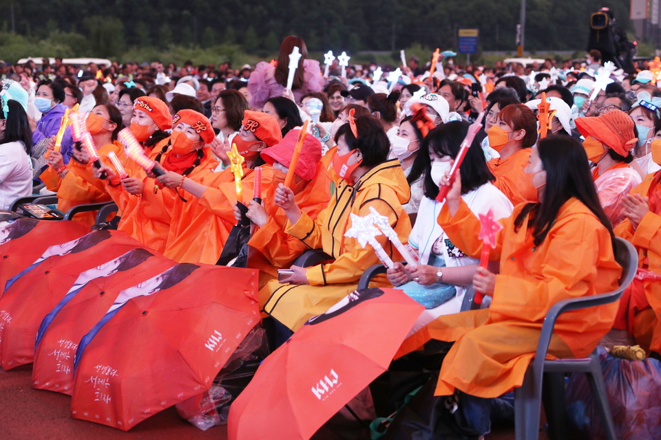 ▲경북도청 이전 결정과 국가산업단지 후보지 선정의 의미를 되새기며 열린 안동 시민화합 대축전.(사진 안동시청 제공)