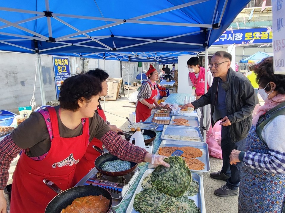 ▲구시장 토요 풍물시장에 ‘테마형 안동구시장 포차’ 운영자를 모집한다.(사진 안동시청 제공)