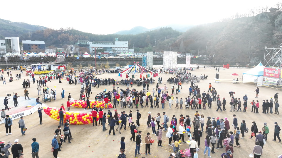 ▲청송사과축제장 전경.(사진 청송군청 제공)