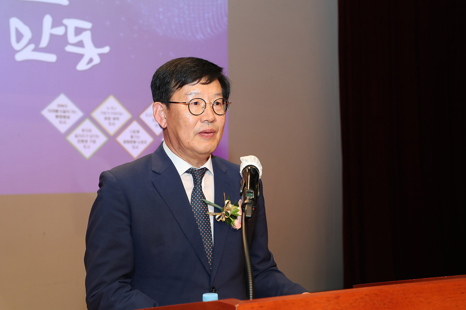 ▲퇴임식을 가진 이상학 부시장.(사진 안동시청 제공)