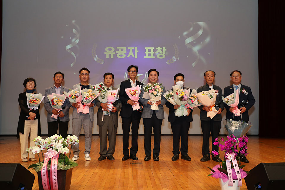 ▲제8대 안동시 이·통장연합회장 이·취임식.(사진 안동시청 제공)