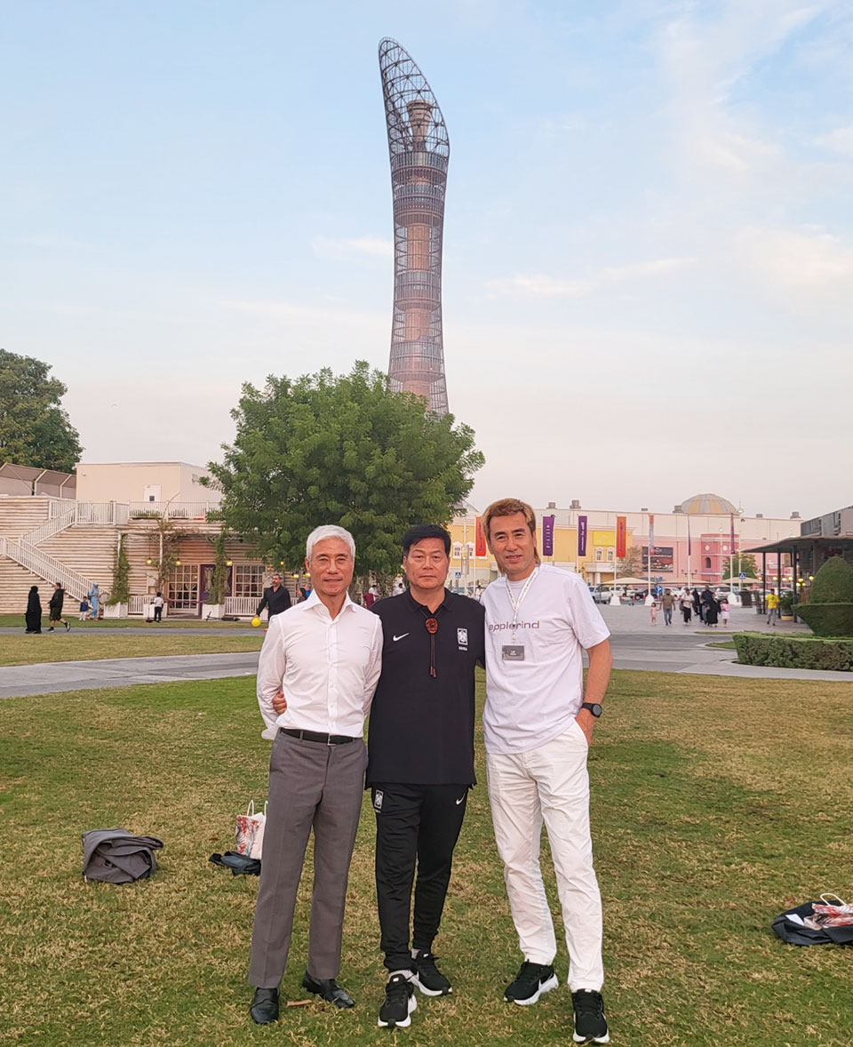 ▲ 대한축구협회 김병지부회장, 박경훈 전무이사와 기념촬영.