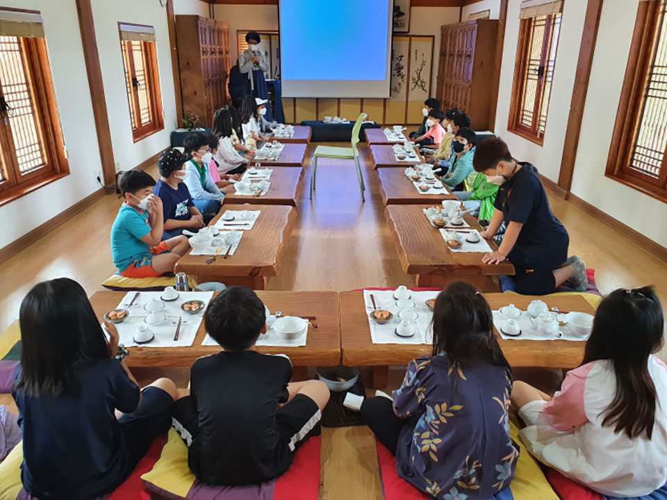 ▲여중군자 장계향선생 알기 체험활동.(사진 영양군청 제공)