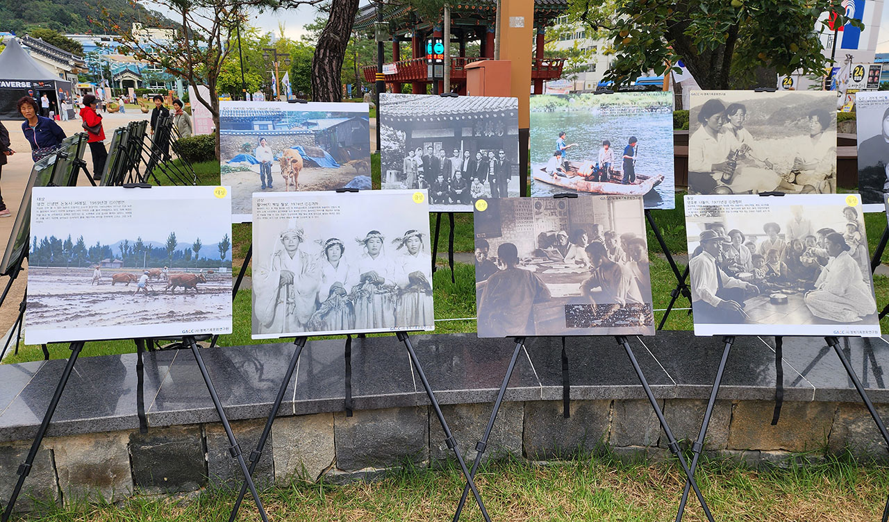 ▲2023 옛 사진 공모전 '화양연화' 전시회 (좌에서)대상, 금상, 은상, 동상 수상작.(사진 권기상 기자)