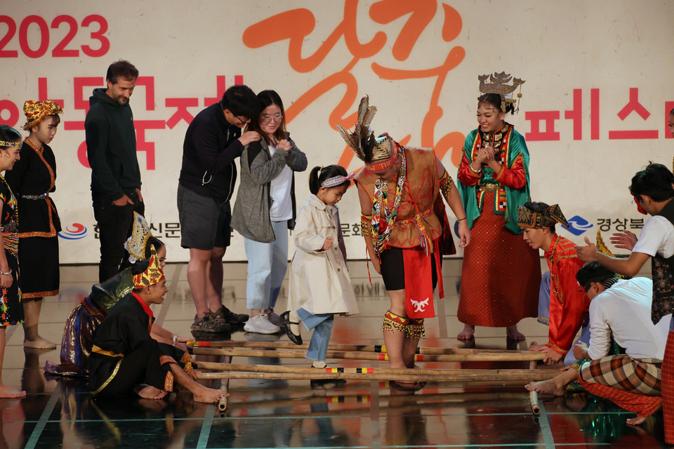 ▲한국의 탈춤이 안동국제탈춤페스티벌에서 연이어 펼쳐졌다.(사진 안동시청 제공)