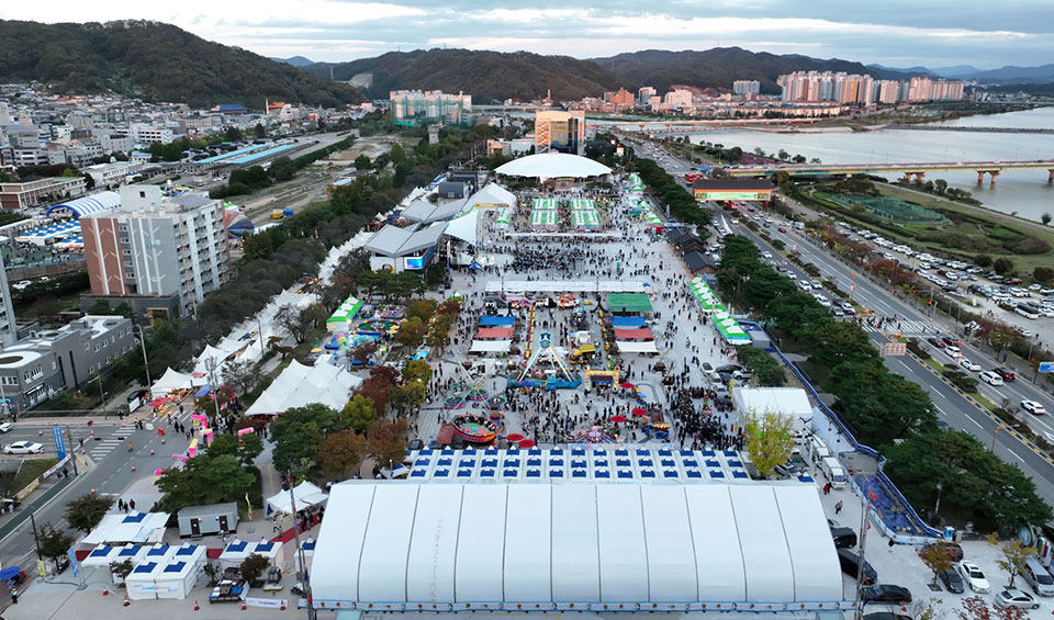 ▲올해 축제의 공간은 메인 행사장인 옛 안동역사를 중심에 두고 남쪽으로 탈춤공원, 북쪽으로 원도심과 웅부공원을 배치했다. .(사진 안동시청 제공) 