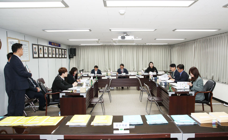 ▲안동시의회 행정사무조사특별위원회는 안동시시설관리공단을 찾아 현장 의정활동을 펼쳤다.(사진 안동시의회 제공)