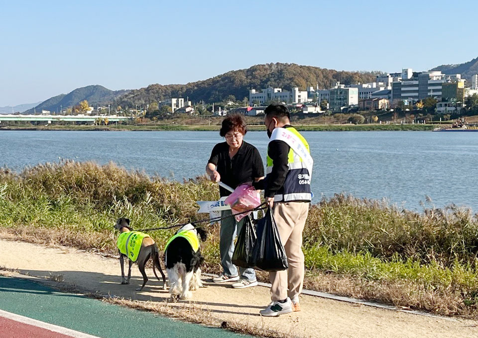 ▲성숙한 반려문화조성을 위한 홍보 캠페인.(사진 안동시청 제공)