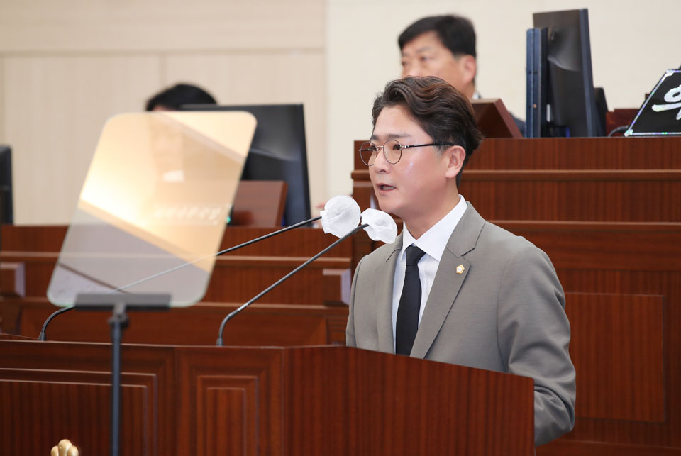 ▲안동시의회 김창현 의원이 5분 자유발언을 통해 대학과 지역의 상생발전을 위한 안동시의 적극 행정을 촉구했다.(사진 안동시의회 제공)