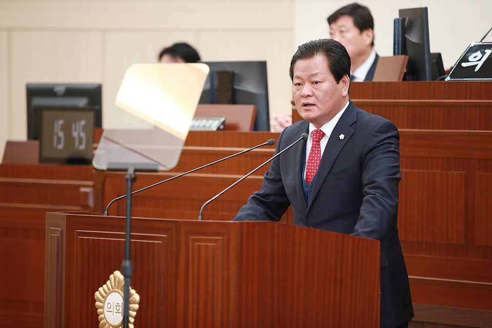 ▲「안동시 공동주택 지원 조례 전부개정조례안」을 대표발의한 손광영 의원.(사진 안동시의회 제공)