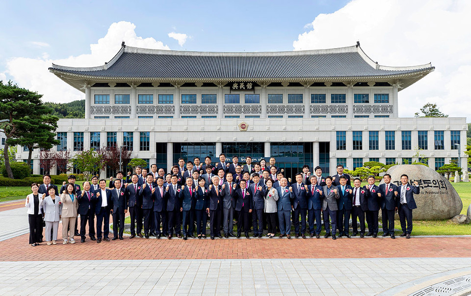 ▲경북도의회 12대 의원 단체사진.(사진 경북도의회 제공)