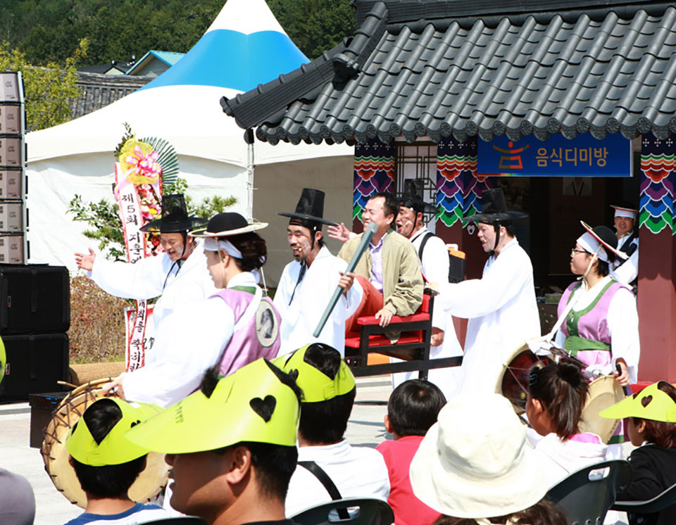 ▲민속놀이 '원놀음' 공연 장면.(사진 영양군청 제공)