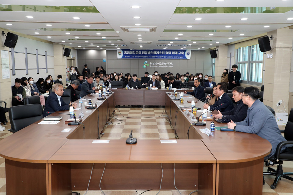 ▲홍콩대학교 공중 보건 대학 조셉 스리얄 말릭 피리스 석좌교수 초청 세미나.(사진 안동시청 제공)