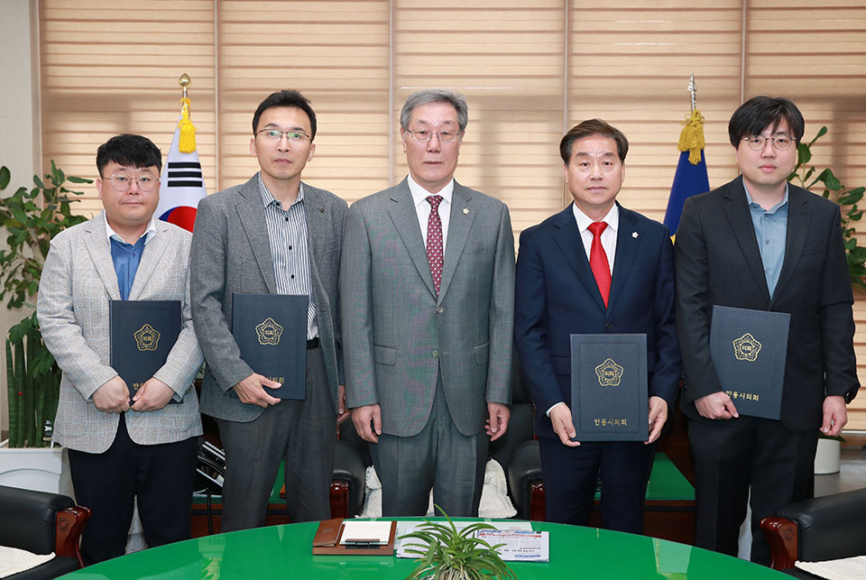 ▲안동시의회는 2023회계연도 결산검사위원 4명을 위촉했다.(사진 안동시의회 제공)