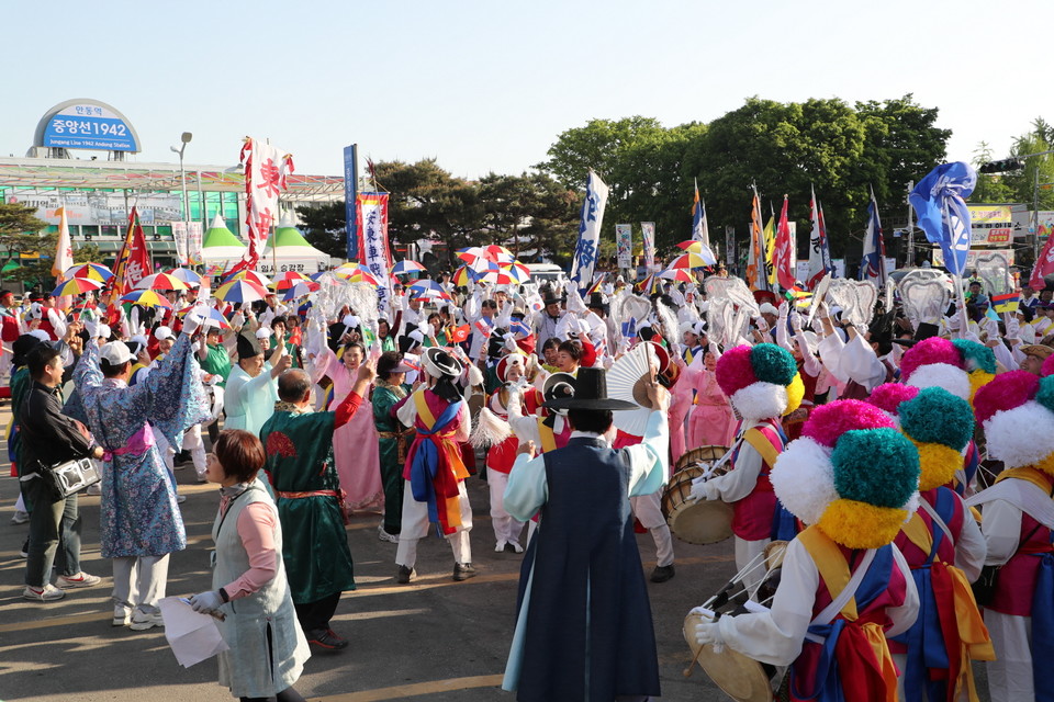 ▲2024 차전장군노국공주축제 테마퍼레이드.(사진 안동시청 제공)