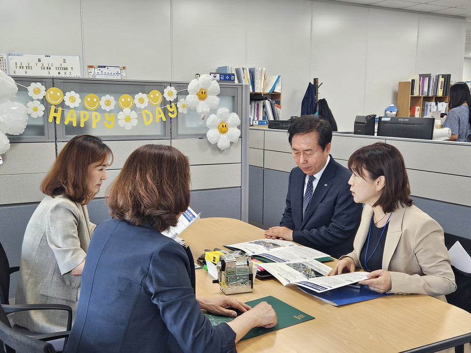 ▲권기창 안동시장이 행정안전부를 찾았다.(사진 안동시청 제공)