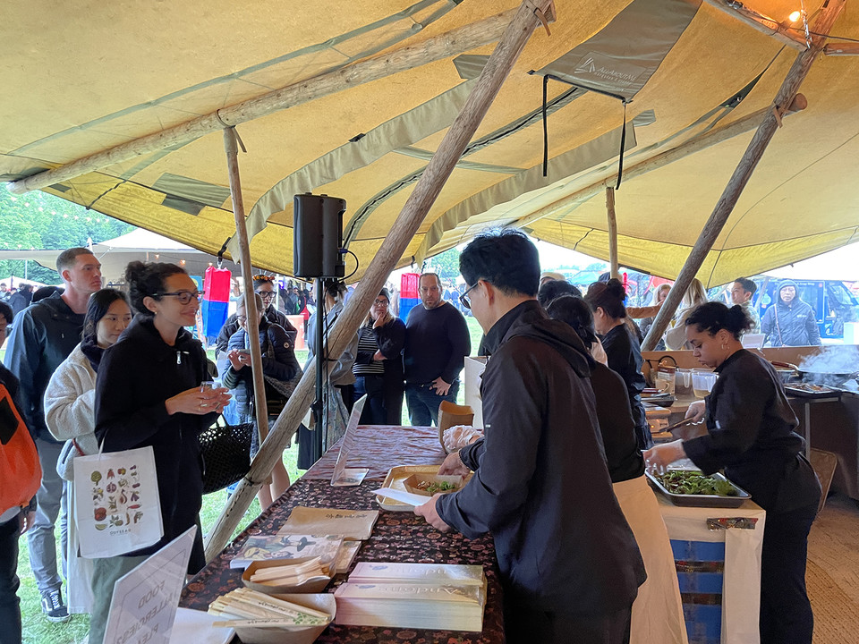 ▲영국 최대의 음식 축제인 테이스트 오브 런던(Taste of London 2024)에서 안동시가 홍보 활동을 펼쳤다.(사진 안동시청 제공)