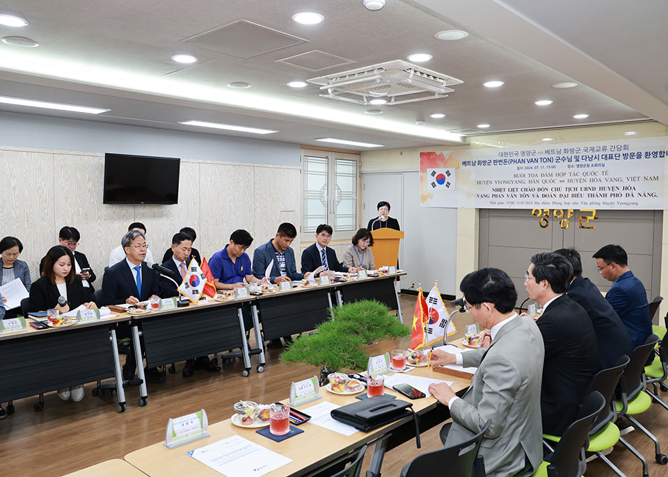 ▲영양군 베트남 다낭시 화방군수와 다낭시 대표단과 국제교류 간담회.(사진 영양군청 제공)