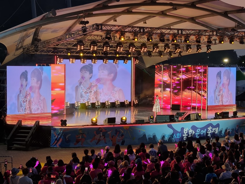 ▲봉화은어축제 ‘HOT~! K-트로트 콘서트.(사진 봉화 축제관광재단 제공)