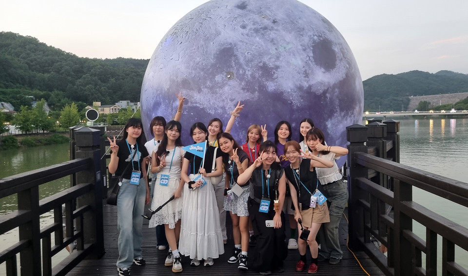 ▲한국인 대학생 유튜버 제인(Jane)과 일본인 팬 등 총 30여 명 팬투어 '젠젠투어 안동' 진행.(사진 안동시청 제공)